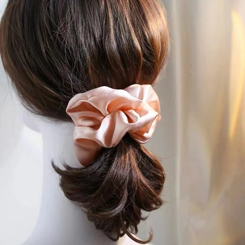 Gizlux mulberry silk scrunchie - image 1