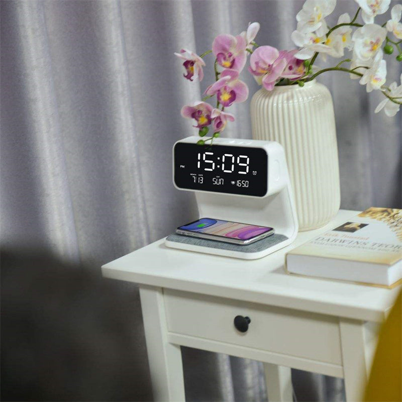 Gizlux Lumen 3-in-1 bedside lamp with wireless charging and clock - image 6