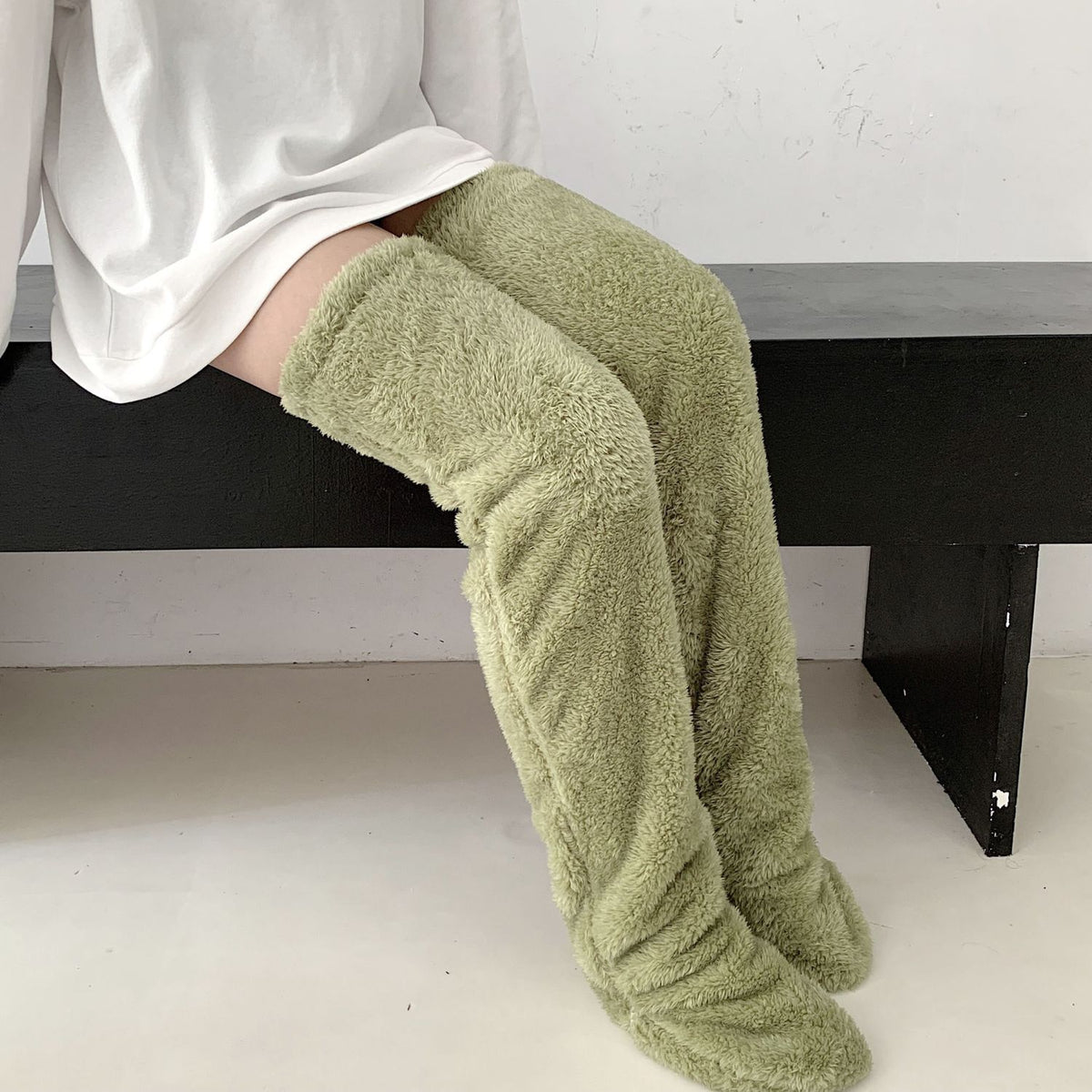 Gizlux over-the-knee fuzzy lounge socks - image 11