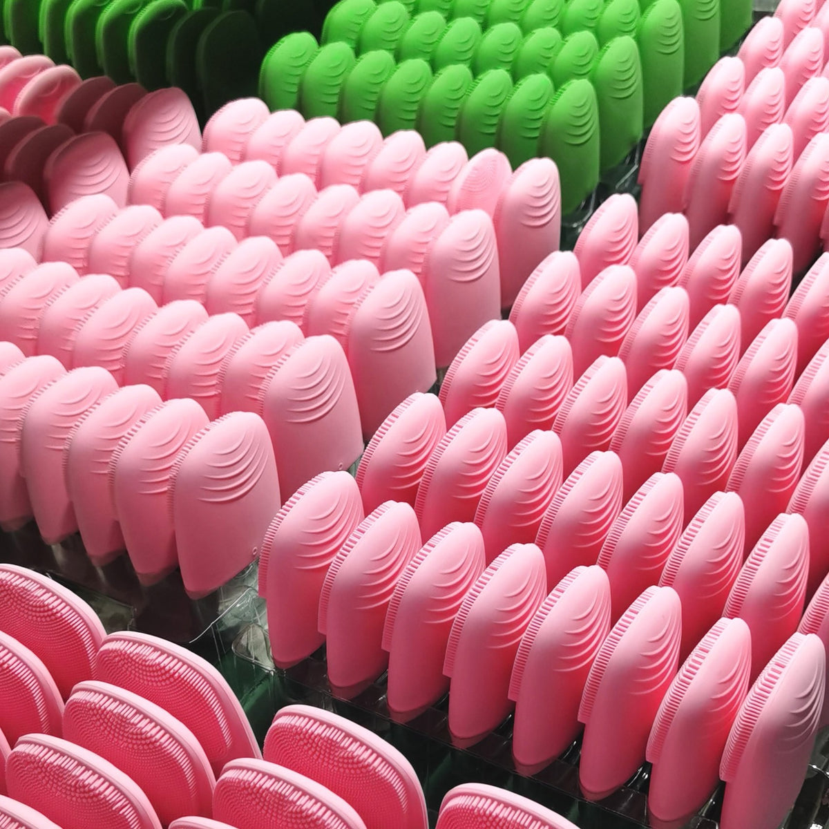 Gizlux Glow silicone facial cleansing brush - image 1