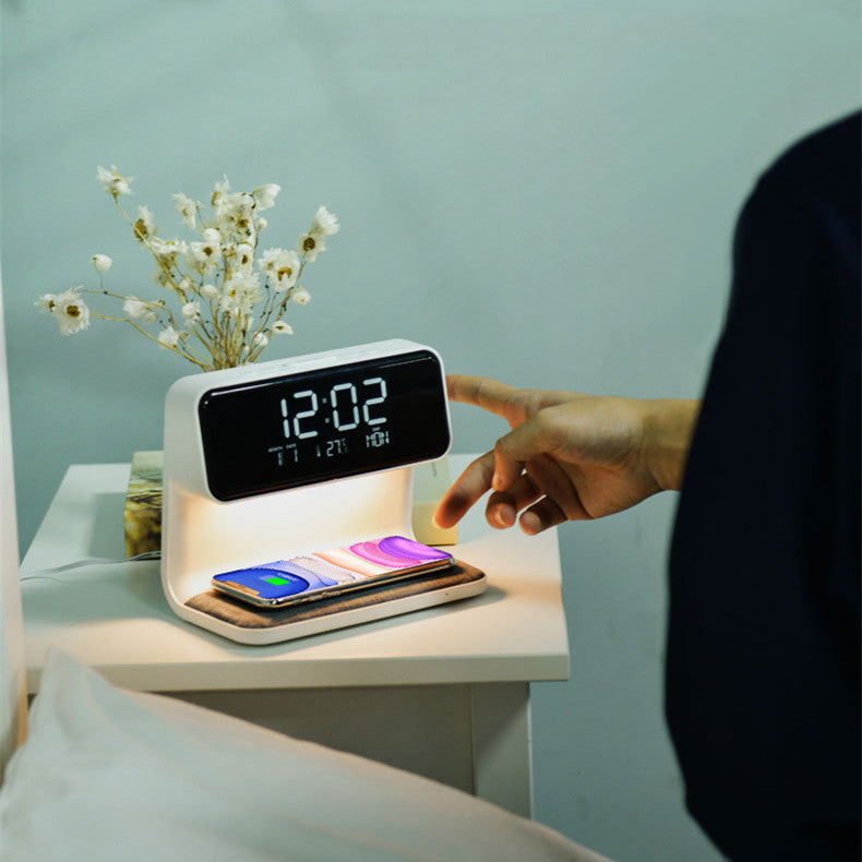Gizlux Lumen 3-in-1 bedside lamp with wireless charging and clock - image 5