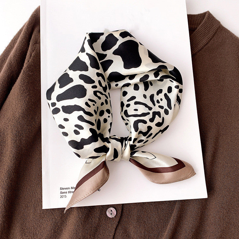 Gizlux small square silk neck scarf - image 3